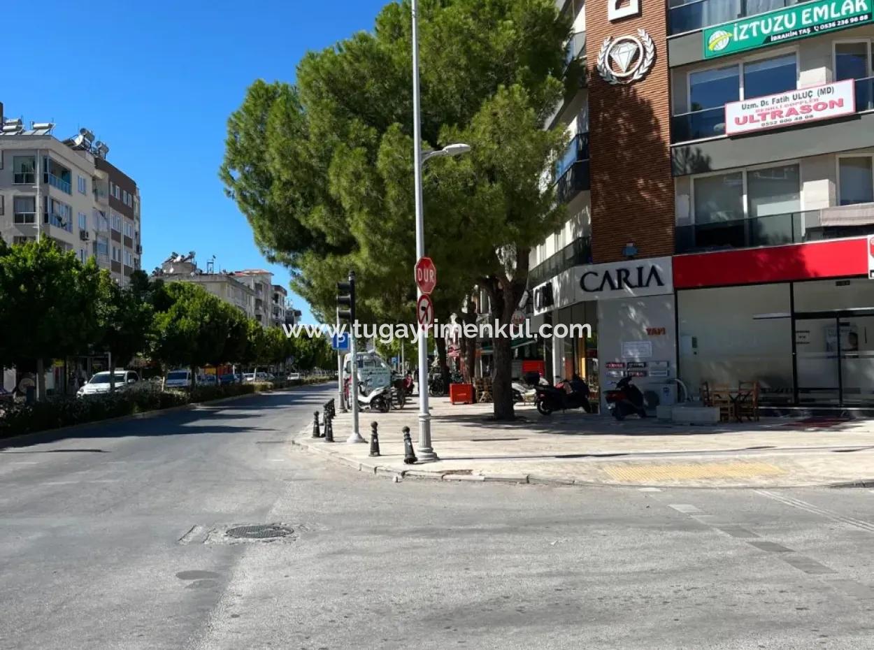 Muğla Ortaca'da Atatürk Bulvarı Üzerinde Prestijli Binada Dükkan/Mağaza